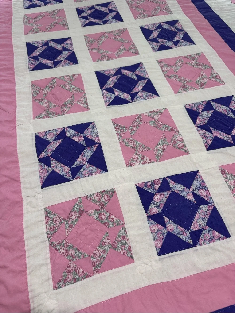 Vintage / Handmade Patchwork Quilt – Pink & Purple Scalloped Border Cottage